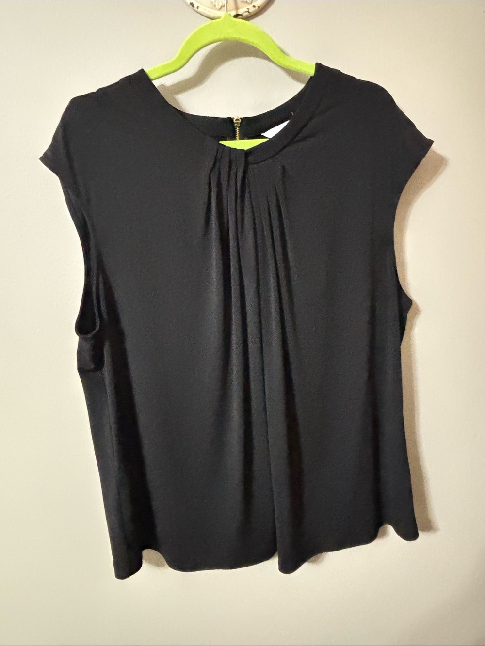 Liz Claiborne Black Pleated Cap-Sleeve Blouse